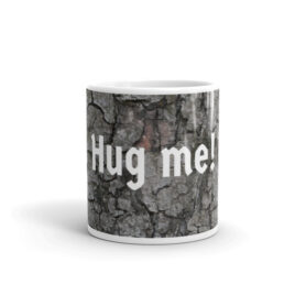 Hug me! Tree Mug white words